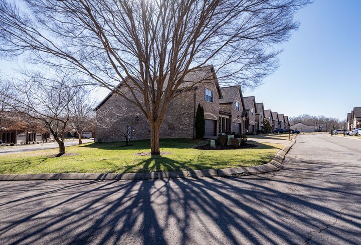 Property Photo: 186 Village Cir TN 37087