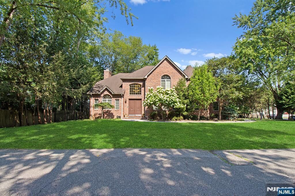 Property Photo:  5 Kenyon Court  NJ 07648 