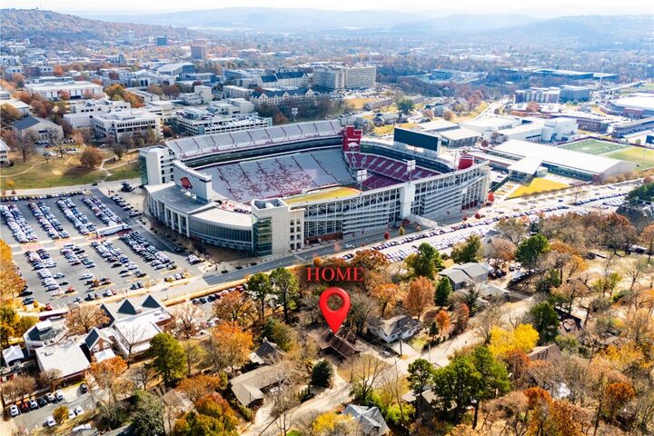 Property Photo:  426 N Oliver Avenue  AR 72701 