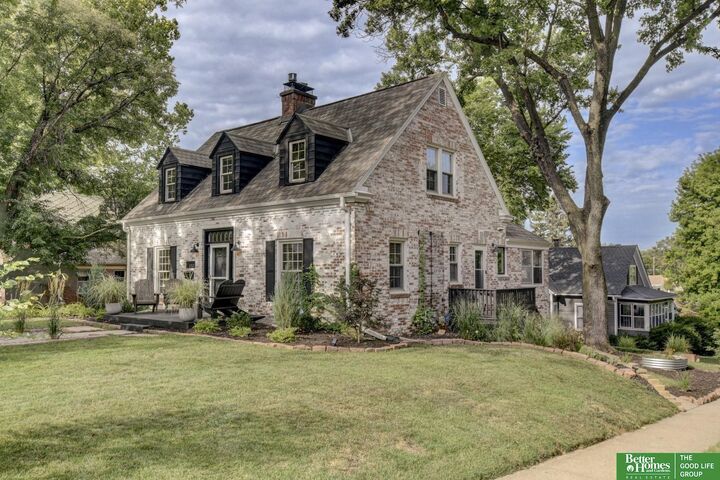 Property Photo: 2520 N 56 Street NE 68104-9999