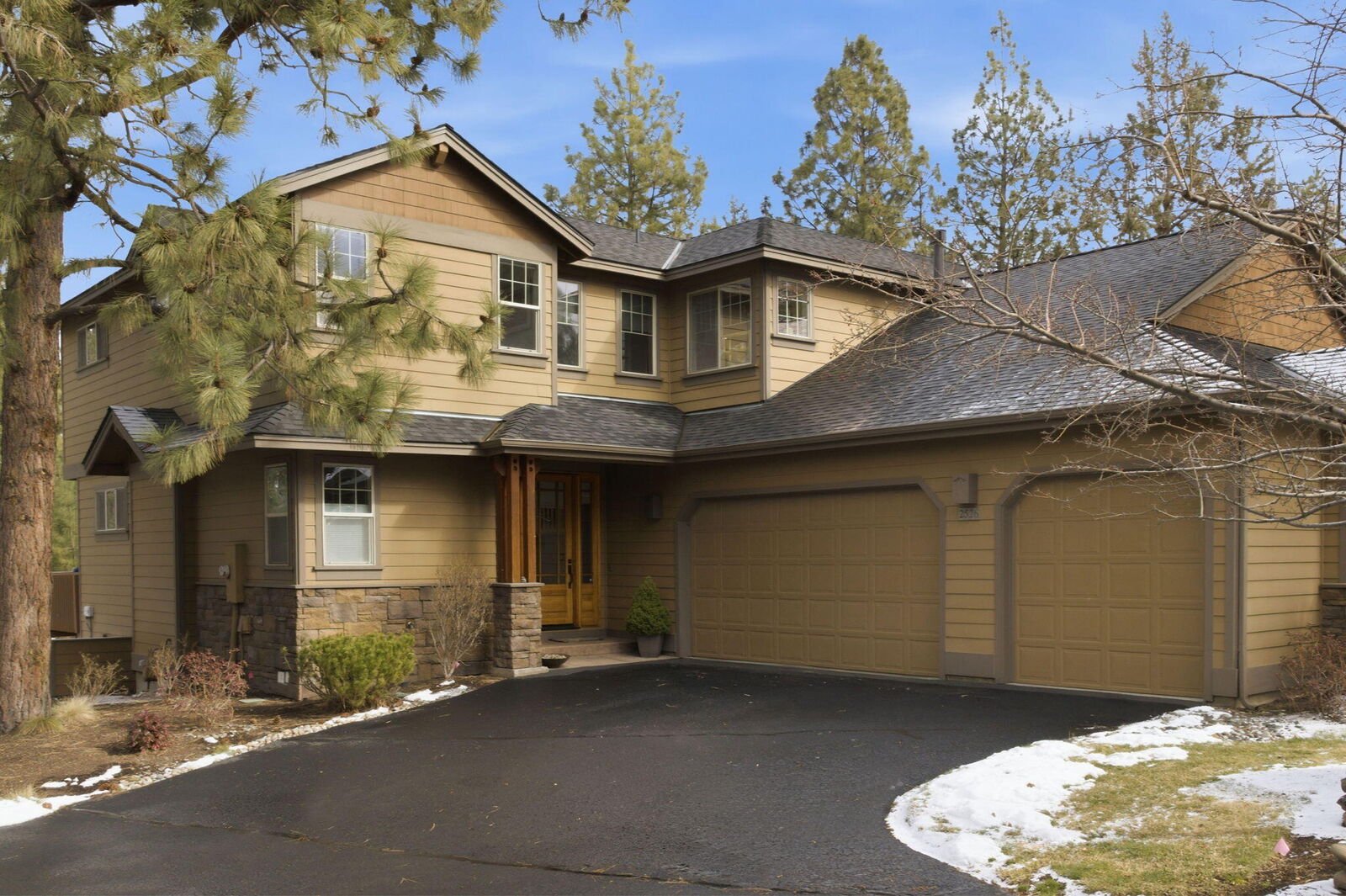 Property Photo:  2526 NW Locke Court  OR 97703 