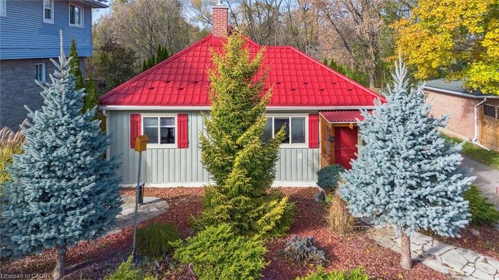 Property Photo: 32 Holly Trail ON N3C 2V4