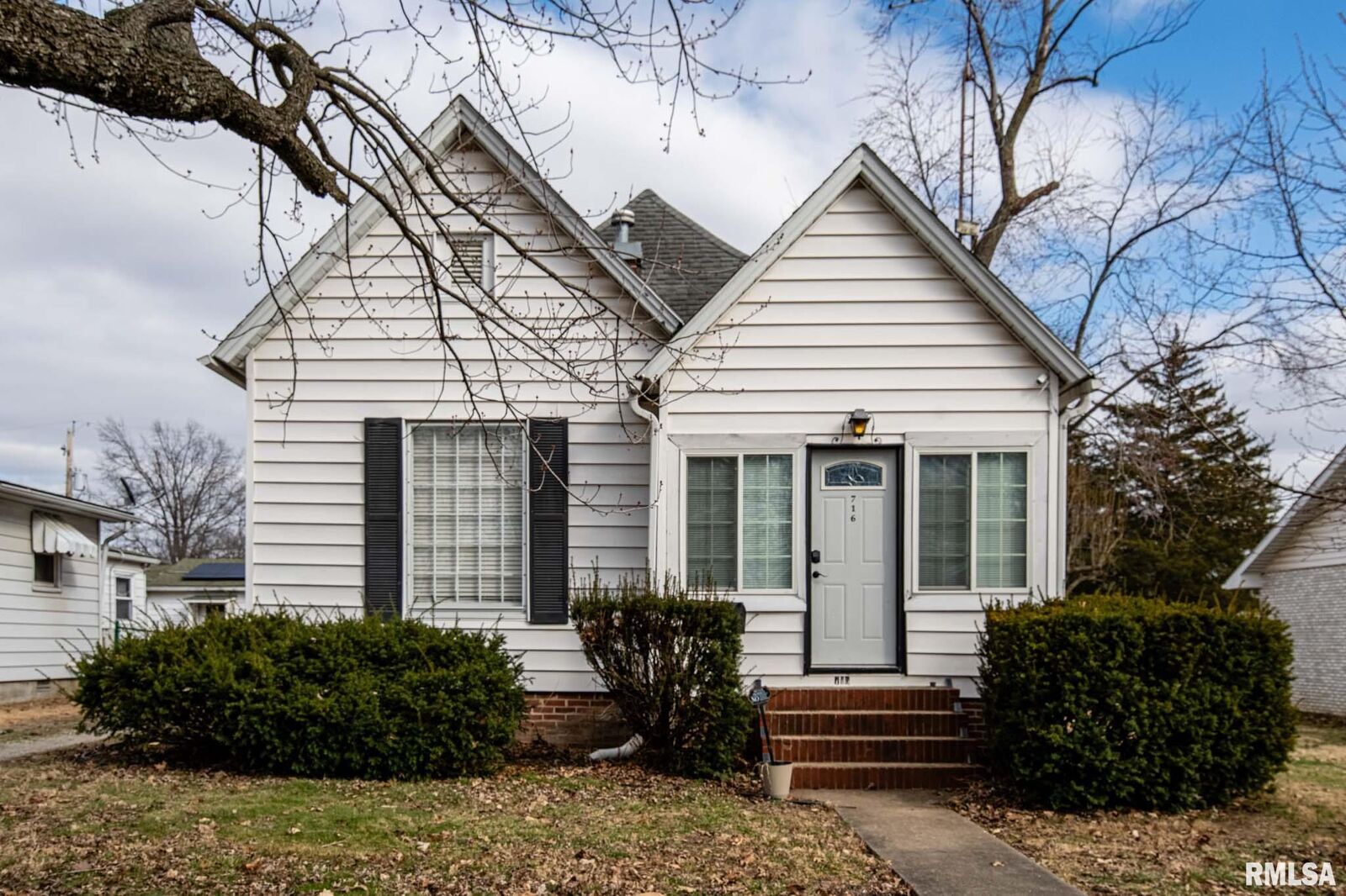 Property Photo:  716 N 13th Street  IL 62948 