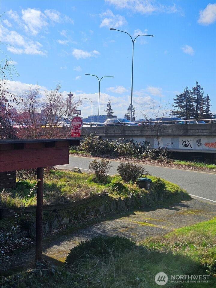 Property Photo:  1603  Lakeview Boulevard E  WA 98102 