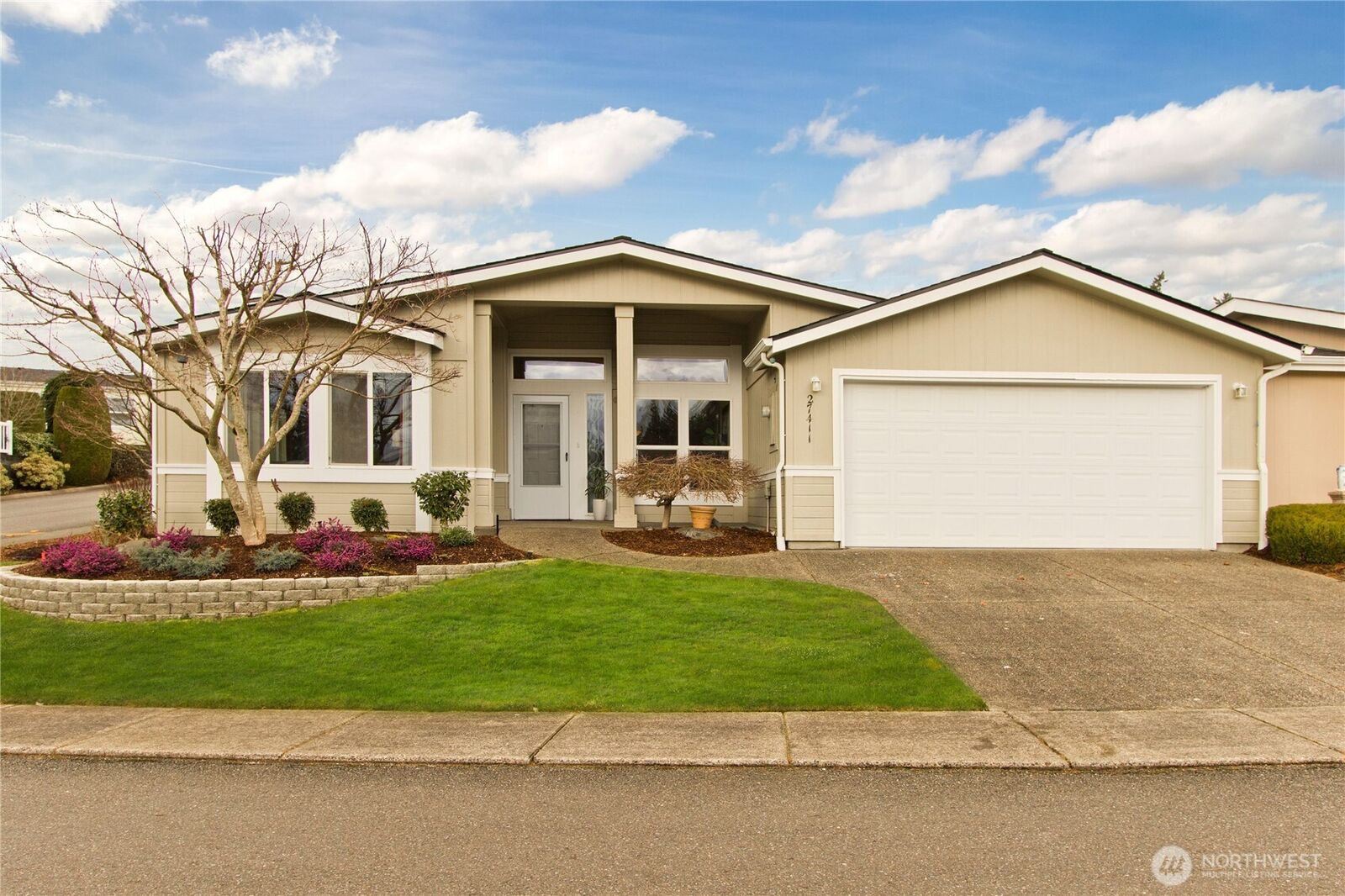 Property Photo:  27411  218th Lane SE 92  WA 98038 
