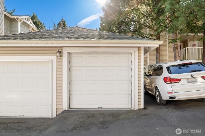 Property Photo: 23757 SE 52nd Lane 13-1 WA 98029
