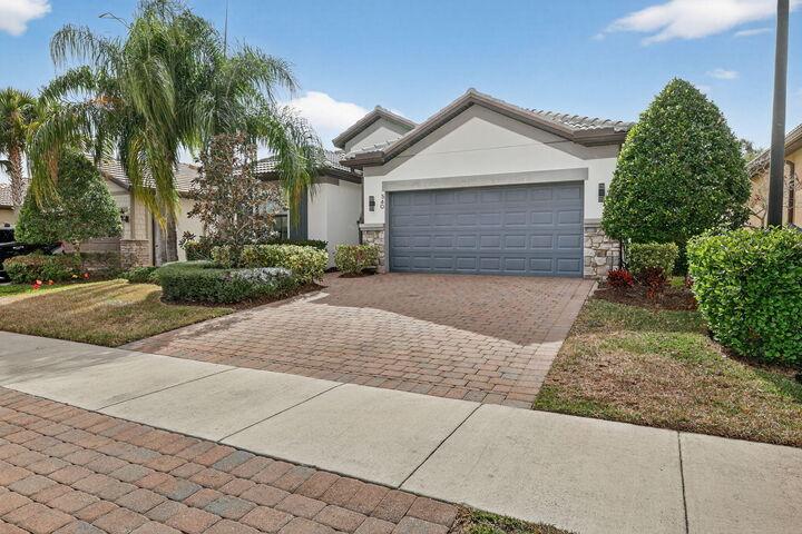 Property Photo:  540 SE Monet Drive  FL 34984 
