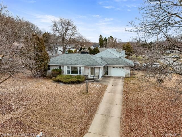 Property Photo: 2008 Cascade Drive MI 49203