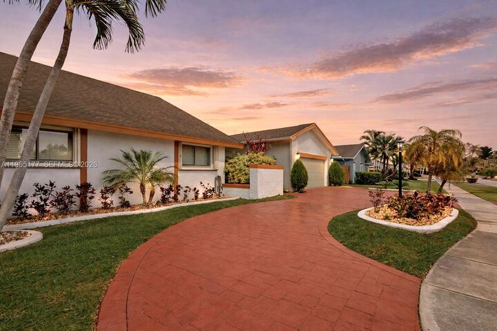 Property Photo:  9400 SW 100th Ave Rd  FL 33176 