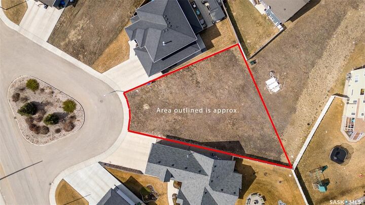 Property Photo:  722 32nd Street W  SK S6V 7T5 