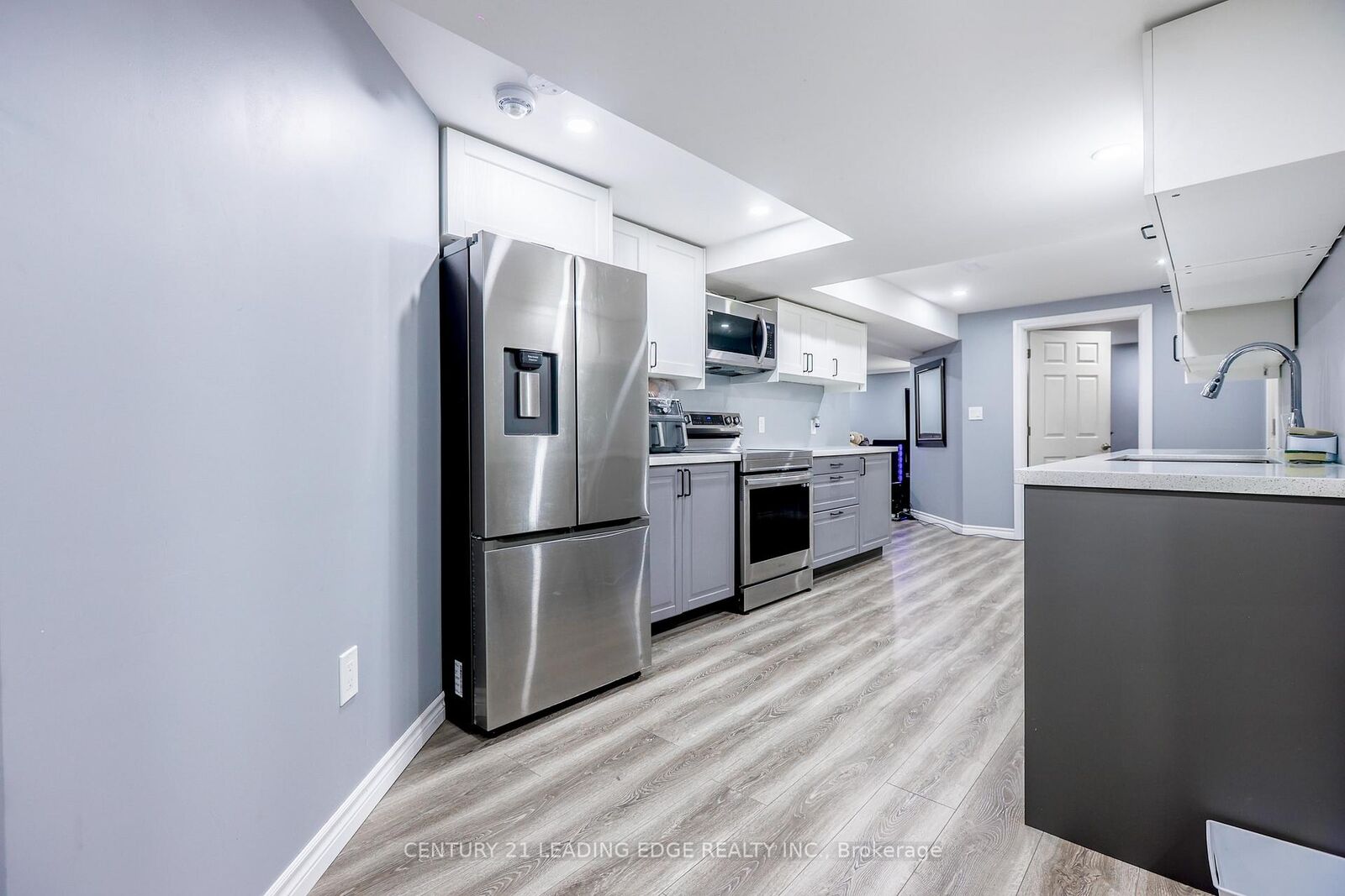 Photo de la propriété:  228 Fleetwood Drive  ON L1K 3E7 