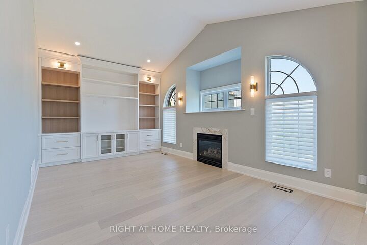 Property Photo: 10 Riverwood Terrace ON L7E 1S1