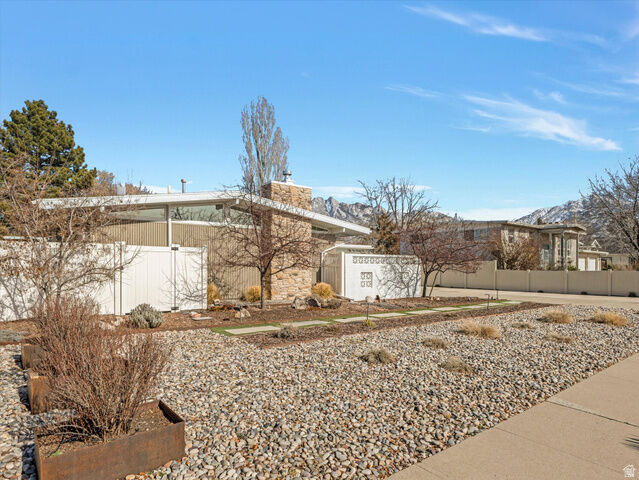 Property Photo: 5471 S Dunbarton Dr E UT 84117