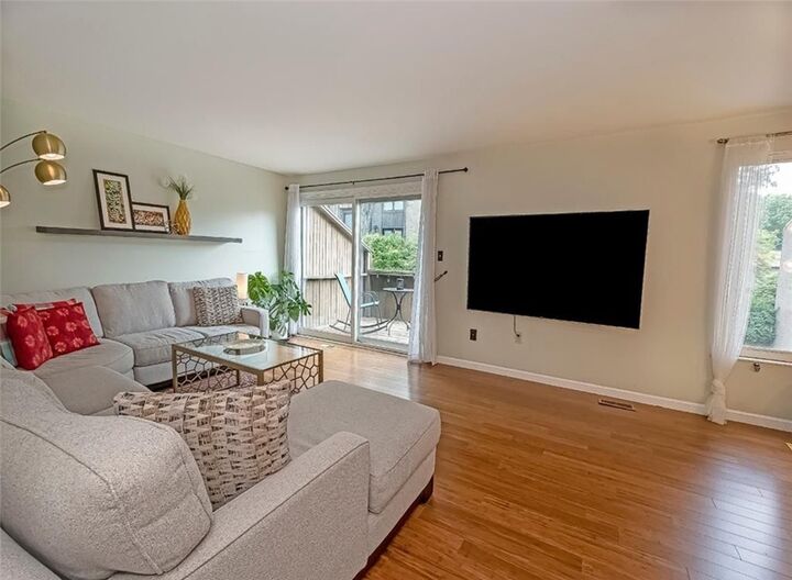 Property Photo: 132 Locust Ct PA 15237