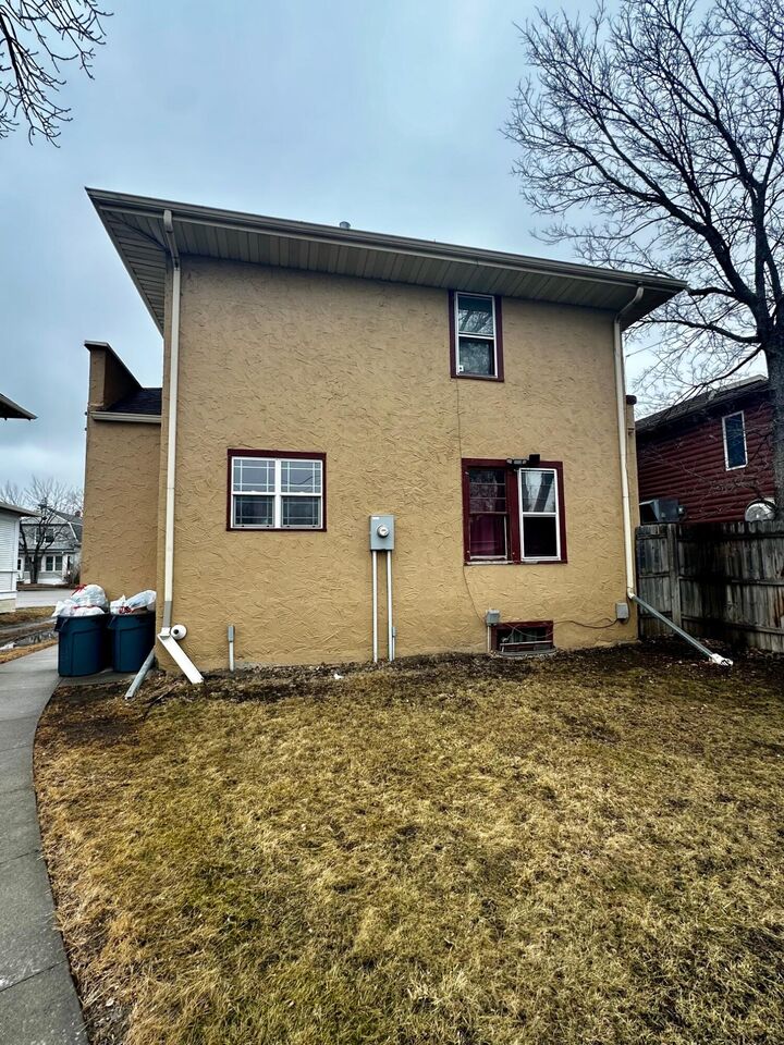 Property Photo:  307 SW 6th Ave  SD 57401 