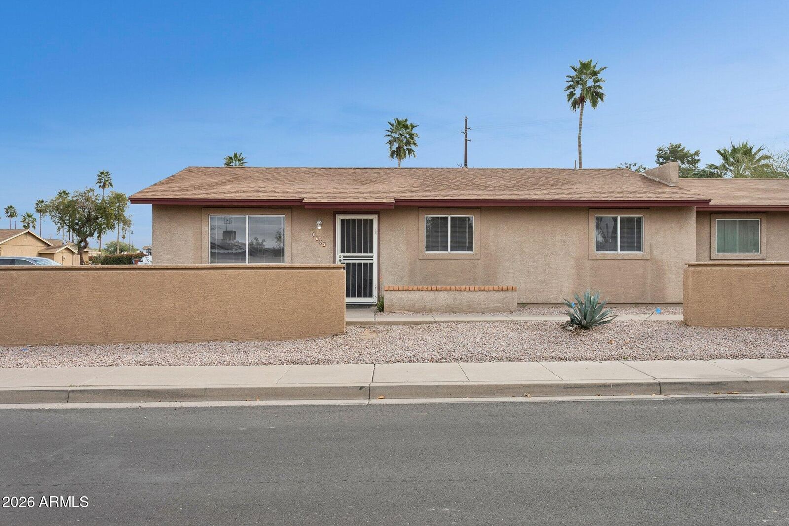 Property Photo:  2605 E Lemon Street  AZ 85288 