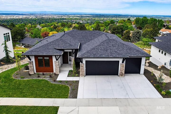 Property Photo: 1521 S Trent Point Way ID 83712