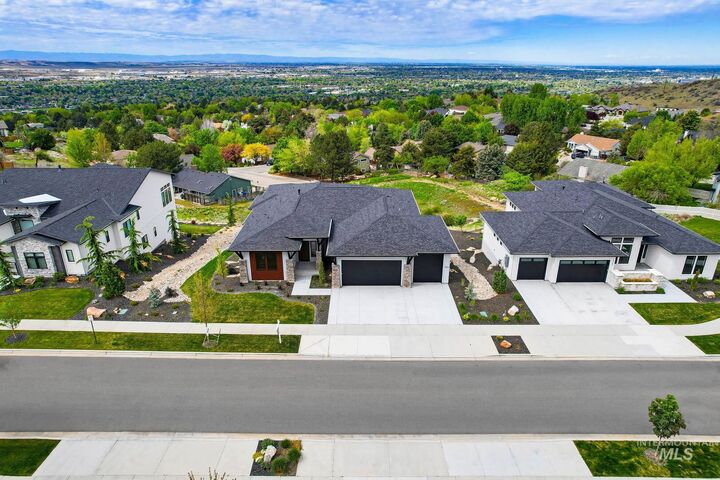 Property Photo:  1521 S Trent Point Way  ID 83712 