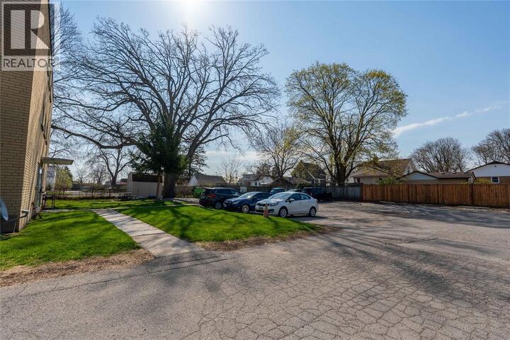 Property Photo: 1075 Brenchley Avenue 305 ON N7S 1R6