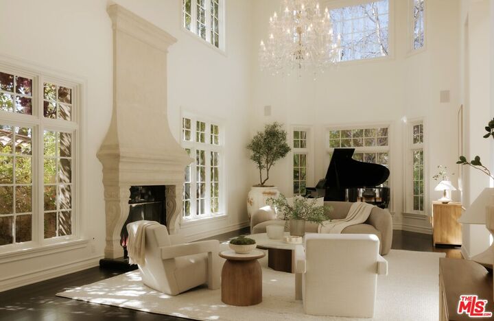 Property Photo:  1202 San Vicente Blvd  CA 90402 