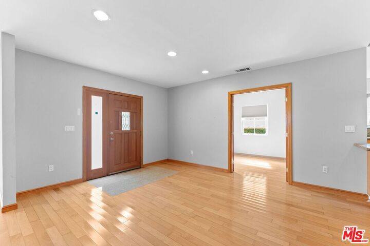 Property Photo:  843 S Mullen Ave  CA 90005 