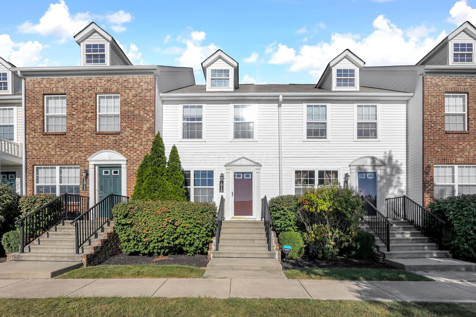 Property Photo:  1010 Hartford Village Boulevard  OH 43228 