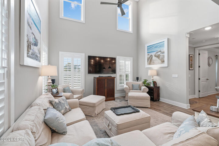 Property Photo:  725 Landing Circle  FL 32413 