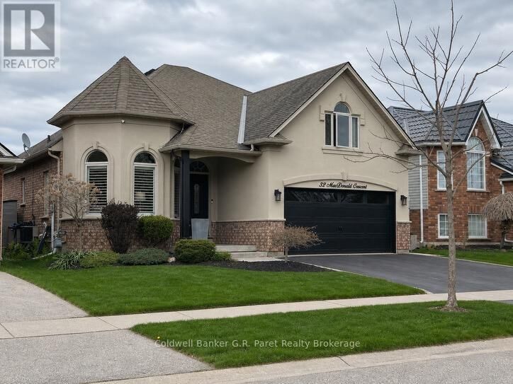 Property Photo:  32 Macdonald Crescent  ON N3R 8B2 