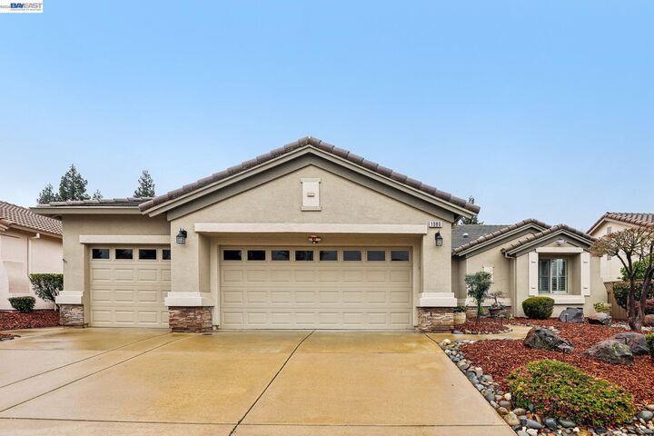 Property Photo:  1980 Laurelhurst Ln  CA 95648 