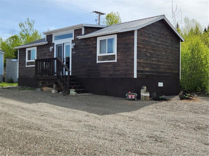 83 Janet Crescent — photo 1