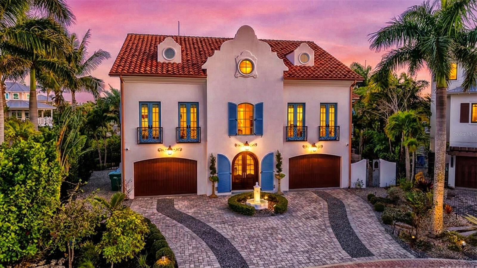 Property Photo: 513 Villa Rosa Way FL 34216