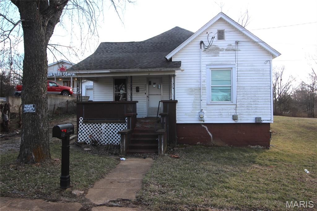 Property Photo: 307 E Main Street MO 63601