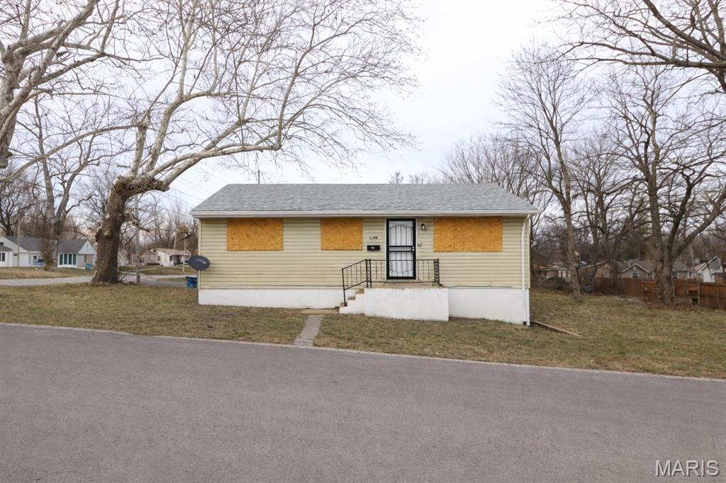 Property Photo:  6300 Evergreen Boulevard  MO 63134 