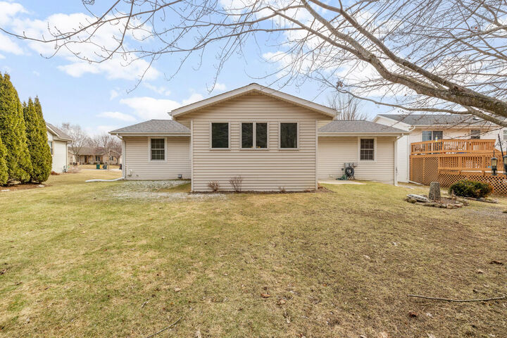 Property Photo:  1514 Walsh Acres Dr  WI 53095 