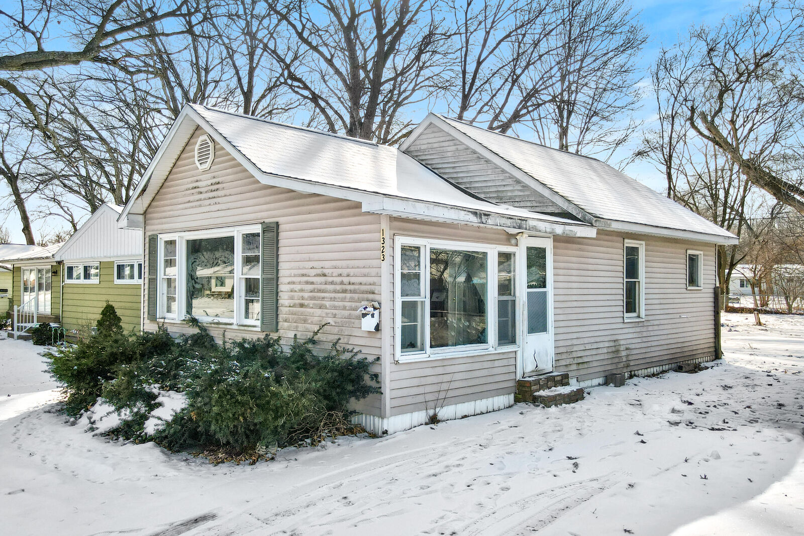 Property Photo:  1323 Catherine Avenue  MI 49442 