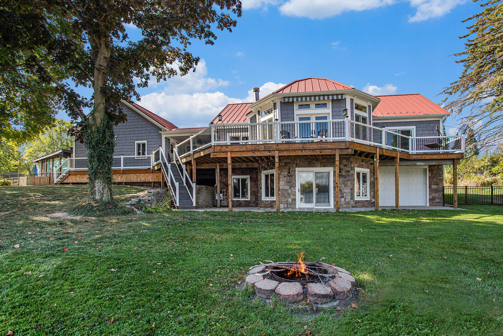 Property Photo:  1252 Cherokee Drive  MI 49094 