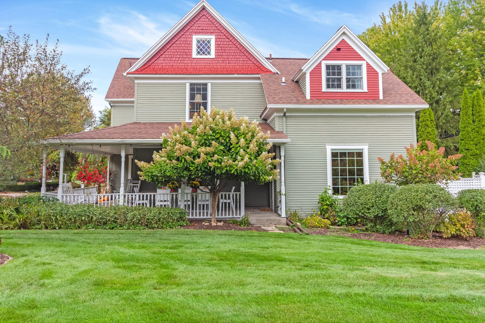 Property Photo:  89 S Washington Street  MI 49406 