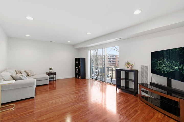 Property Photo:  263 S Clubhouse Drive 205  IL 60067 