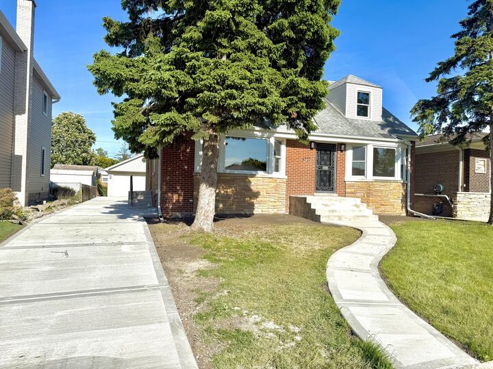 Property Photo:  4727 N Newcastle Avenue  IL 60706 