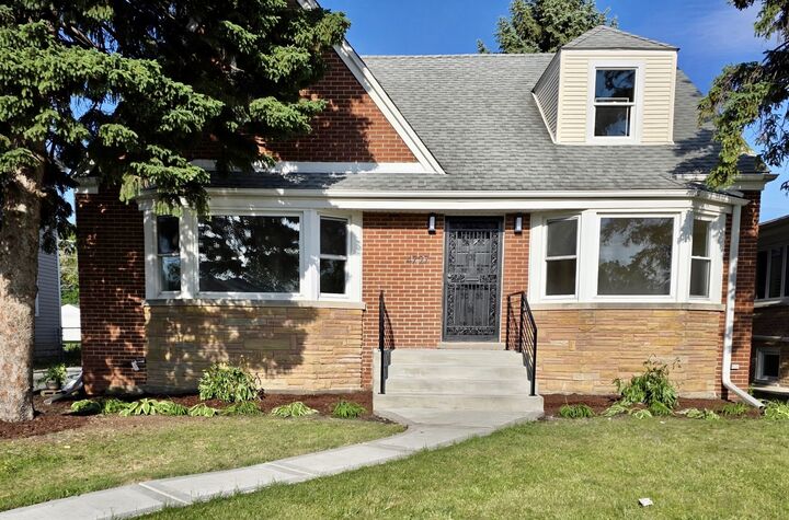 Property Photo:  4727 N Newcastle Avenue  IL 60706 