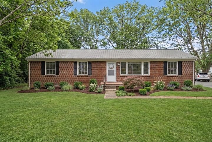 Property Photo: 756 Ridgelawn Pl TN 37388