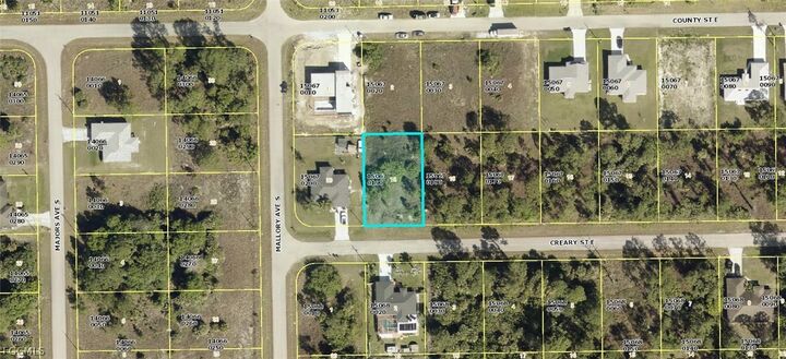 Property Photo: 1237 Creary Street E FL 33974
