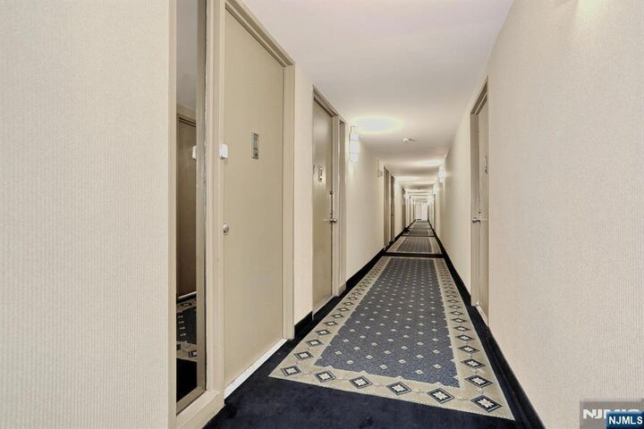 Property Photo:  3 Horizon Road 1432  NJ 07024 