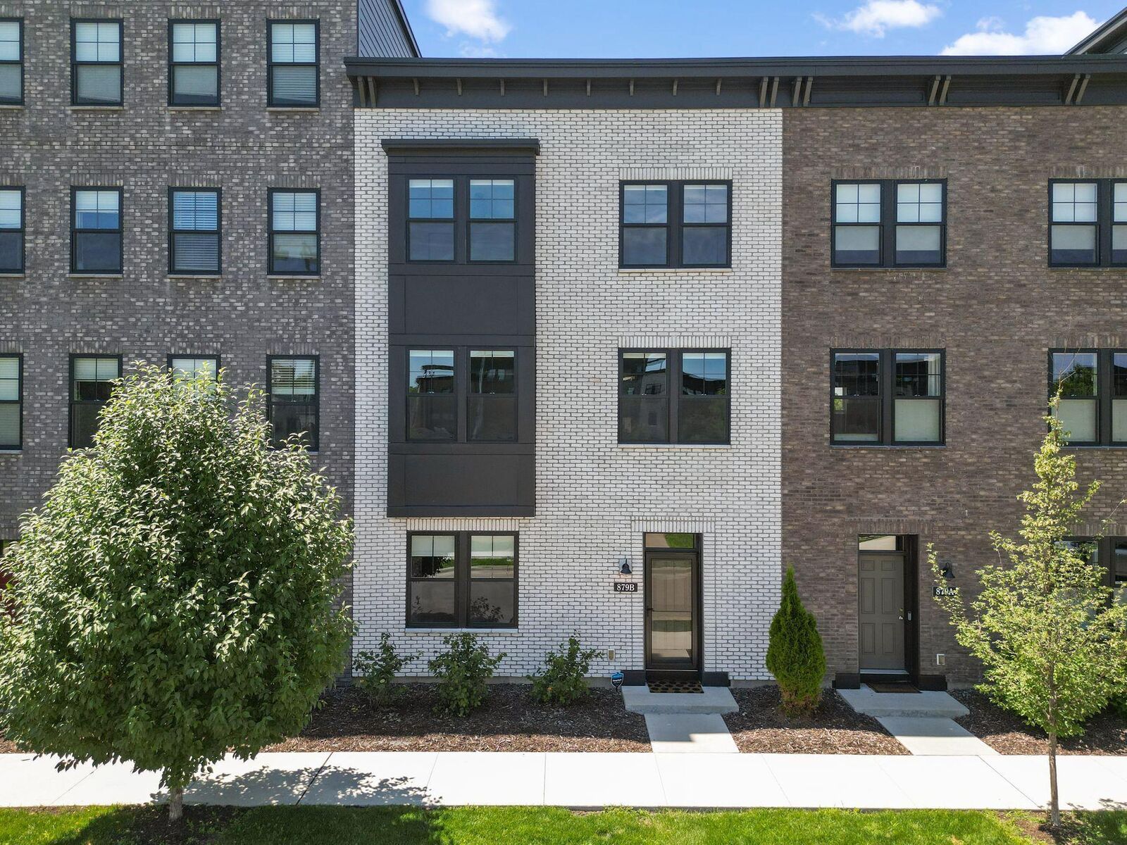 Property Photo: 879 Woodlawn Avenue B MN 55116