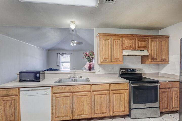 Property Photo: 5118 Wesley Chapel Lane TX 75236