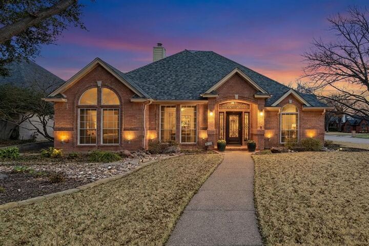 Property Photo:  1613 Green Tree Drive  TX 76054 