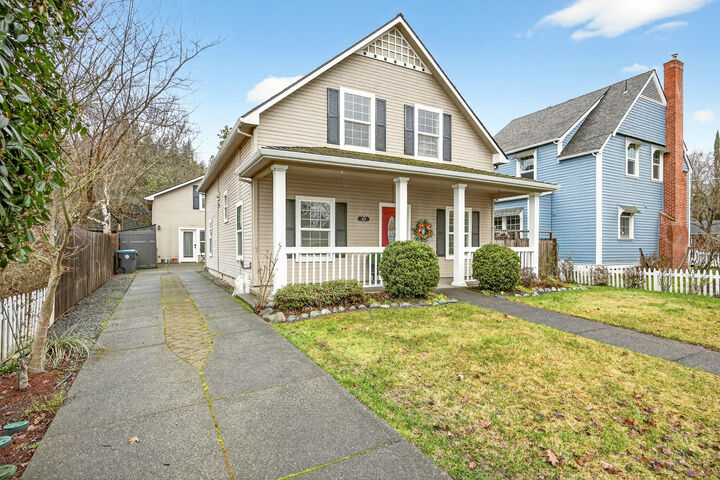 Property Photo: 620 E D Street OR 97530