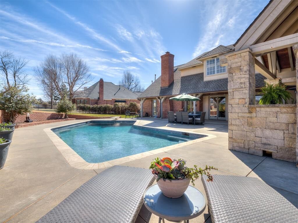 Property Photo:  5812 Country Club Drive  OK 73025 