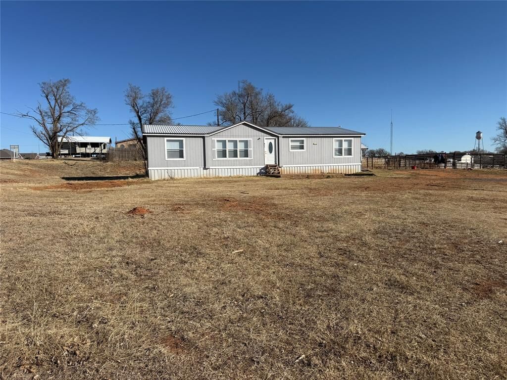Property Photo:  627 W 5th Street  OK 73048 