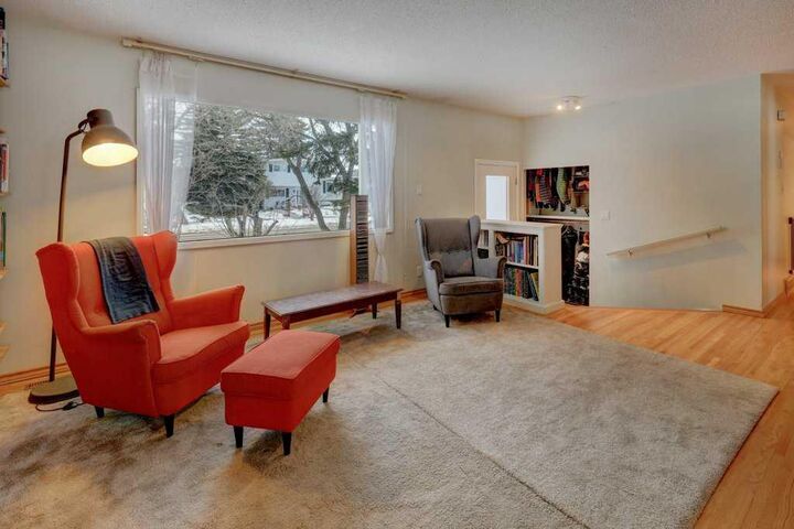 Property Photo:  3835 Varsity Drive NW  AB T3A 0Z3 